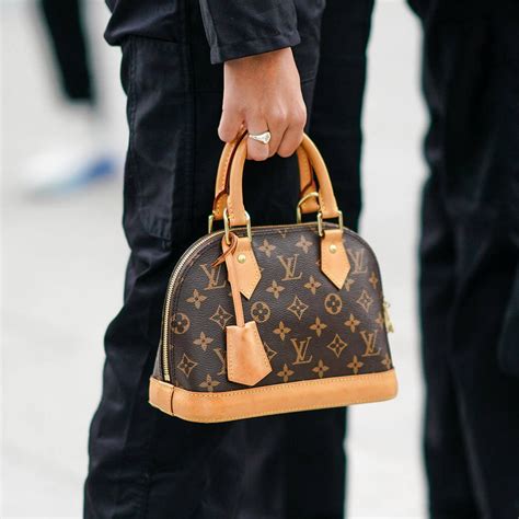 louis vuitton tracolle|From the Speedy to the Alma, a History of Louis .